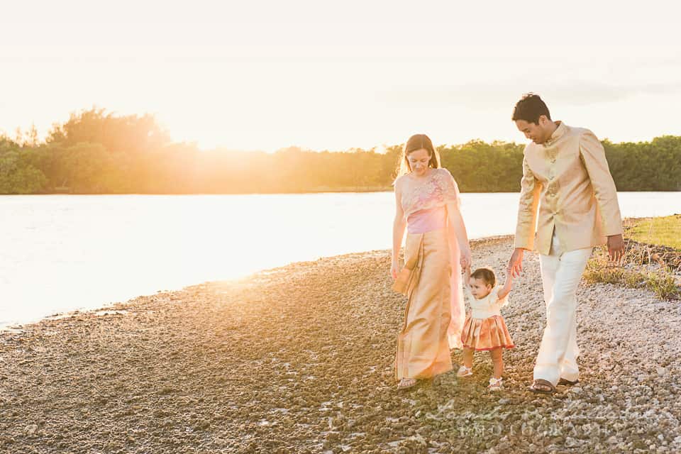 family photographers traditional thai attire